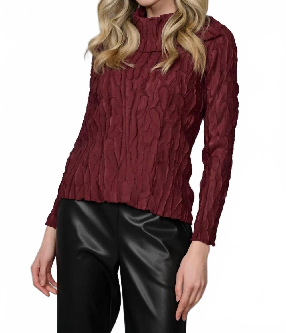 NEW PICADILLY pleated textured top in bordeaux